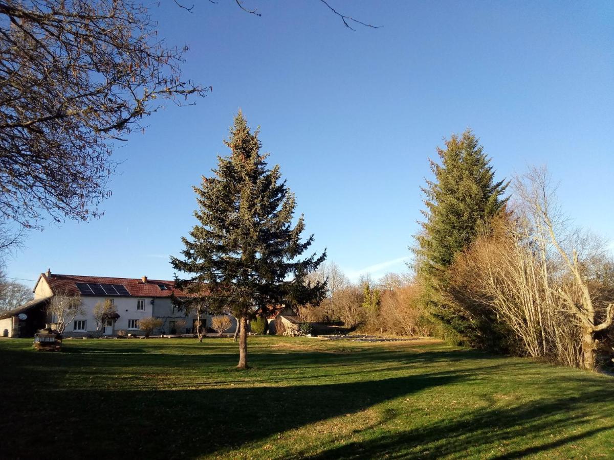 Chambres D'Hotes Quatre Mains Saint-Priest-des-Champs Exterior foto